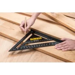 DeWalt Accessoires DWHT25228-0 Triangle Multi-construction 30 Cm -Accessoires Soldes dwht25228 0 triangle multi construction 30 cm 2